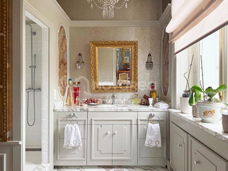 Appartement - 300 m² - 8 pièces