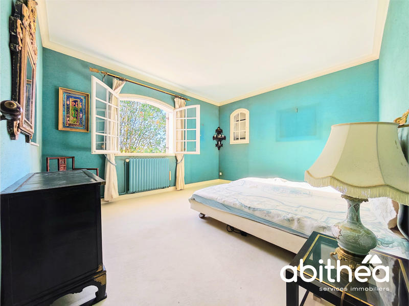 Maison - 250 m² - 11 pièces