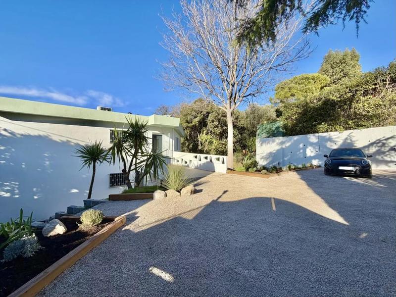 Maison - 212 m² - 7 pièces