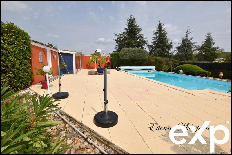 Maison - 257 m² - 13 pièces