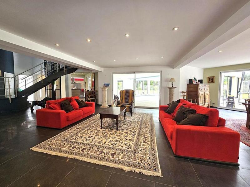 Maison - 530 m² - 10 pièces