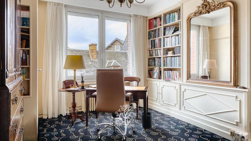 Maison - 270 m² - 8 pièces