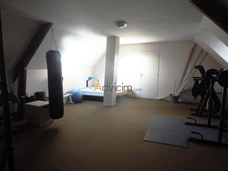 Maison - 250 m² - 8 pièces