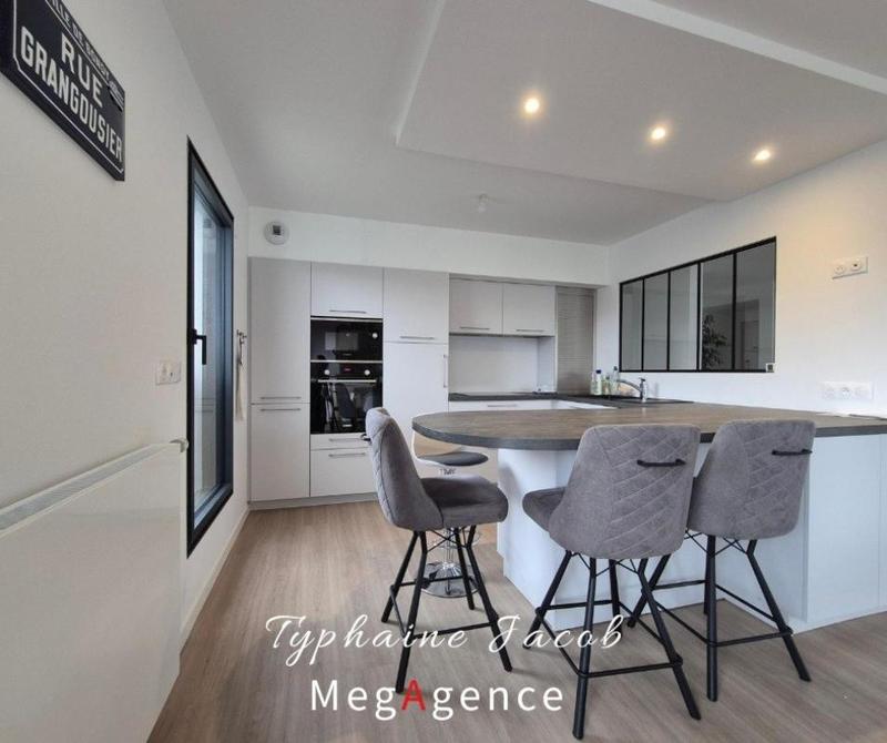 Appartement - 171 m² - 6 pièces