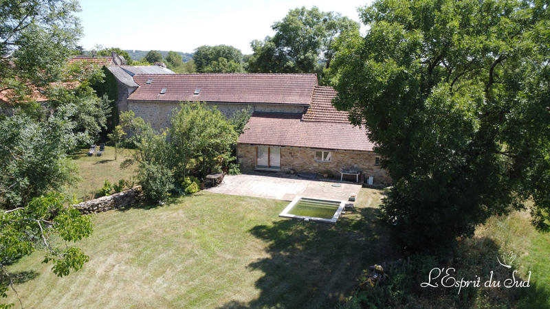 Maison traditionnelle - 216 m² - 8 pièces