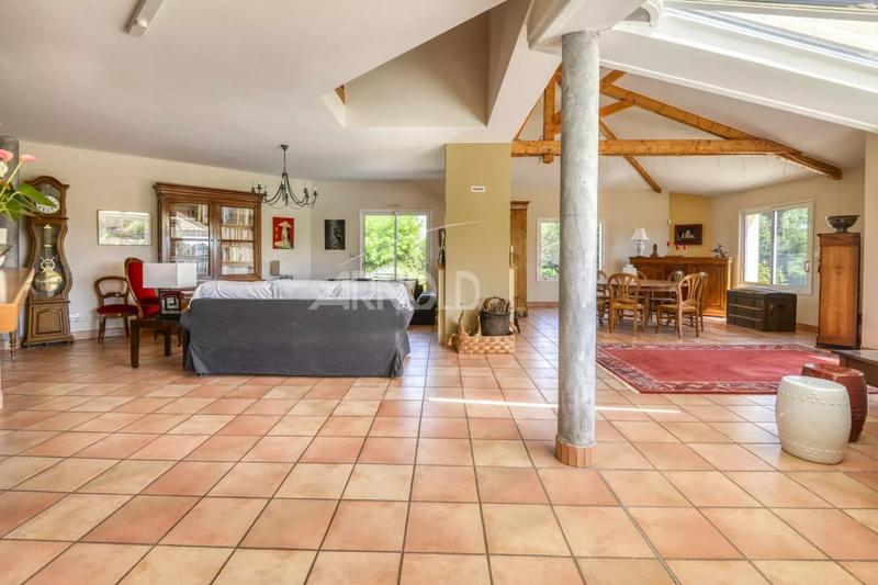 Maison - 236 m² - 8 pièces
