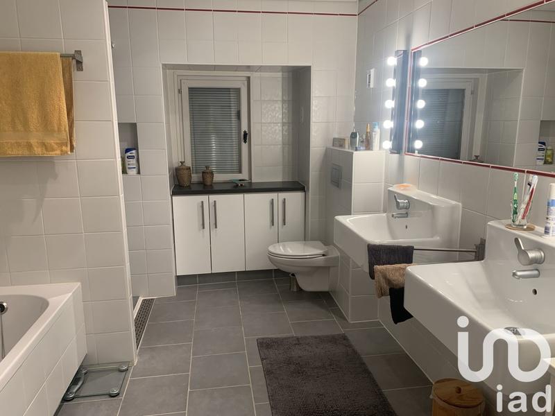 Maison - 211 m² - 7 pièces