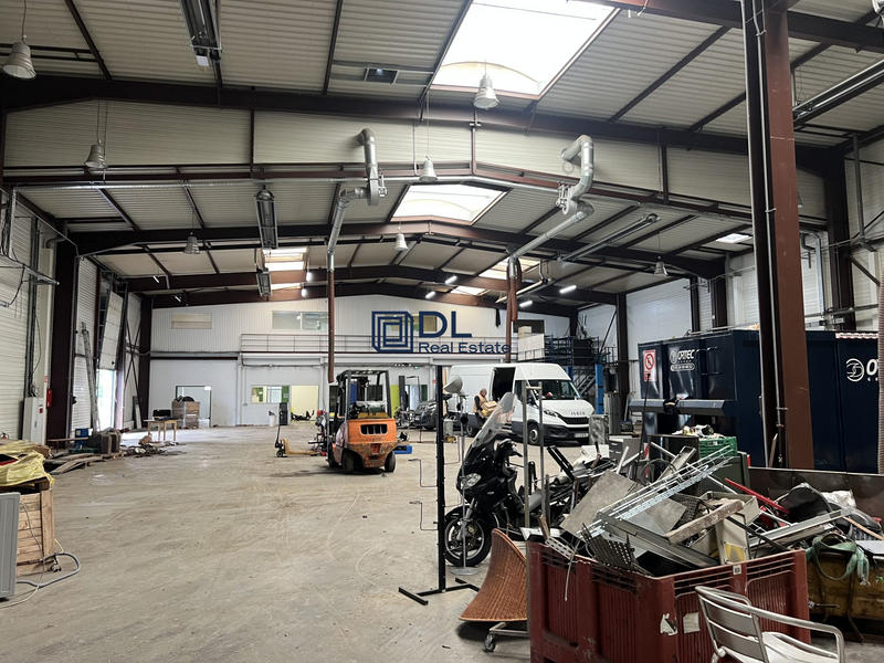 Entrepôt - 1 668 m²