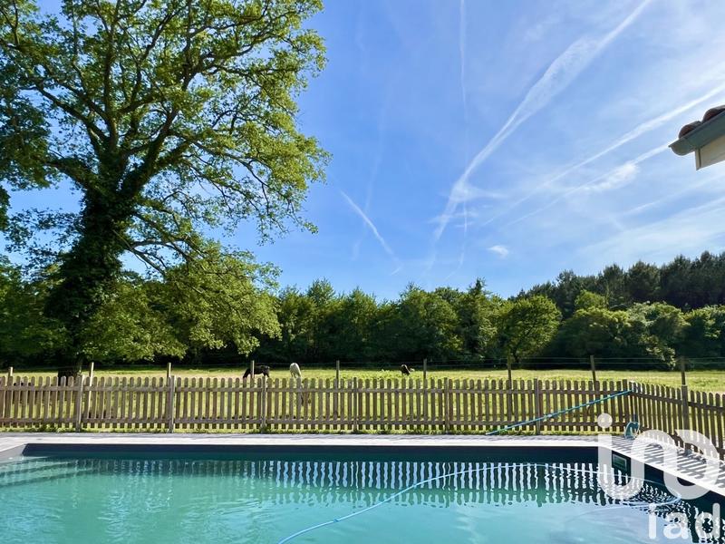 Maison - 201 m² - 8 pièces