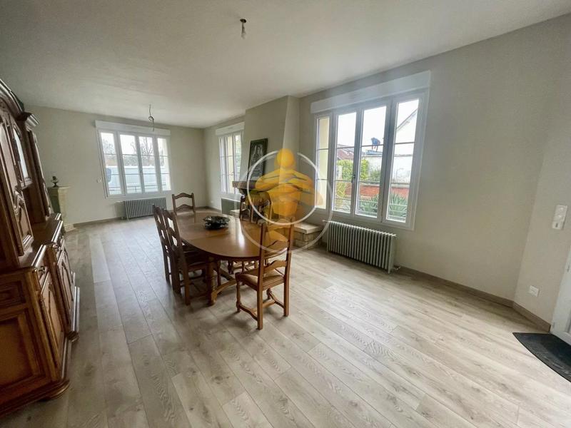 Maison - 295 m² - 9 pièces