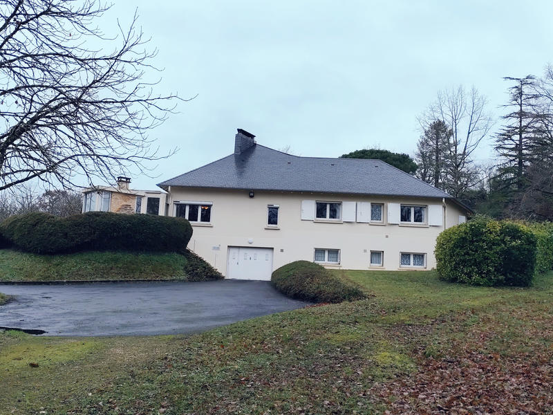 Maison - 232 m² - 10 pièces