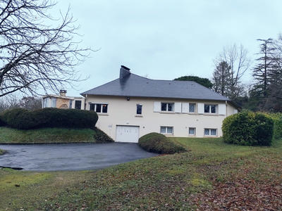 Maison - 232 m² - 10 pièces