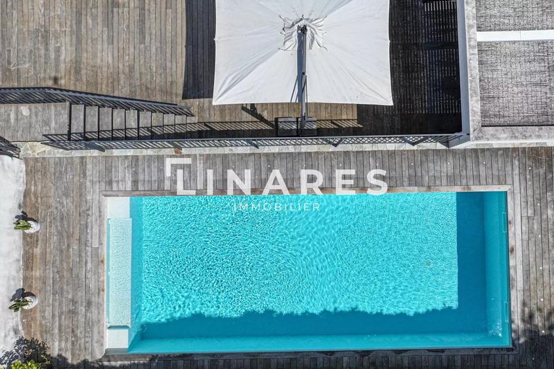 Villa - 300 m² - 6 pièces