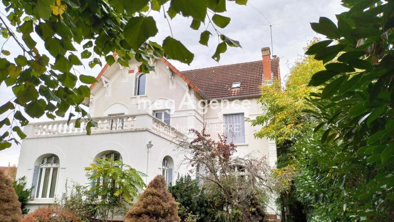 Villa - 270 m² - 9 pièces