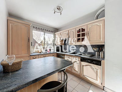 Appartement - 80 m² - 4 pièces