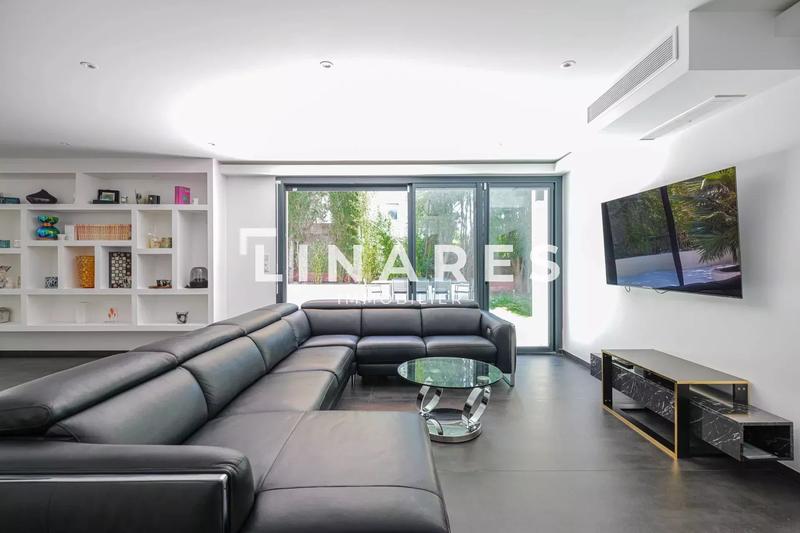 Villa - 349 m² - 8 pièces