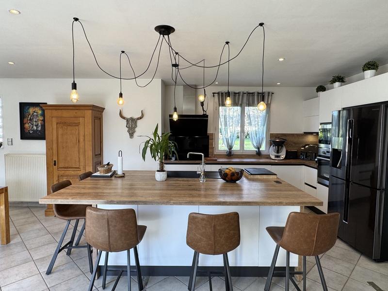 Maison - 200 m² - 7 pièces