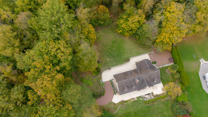 Maison - 220 m² - 7 pièces