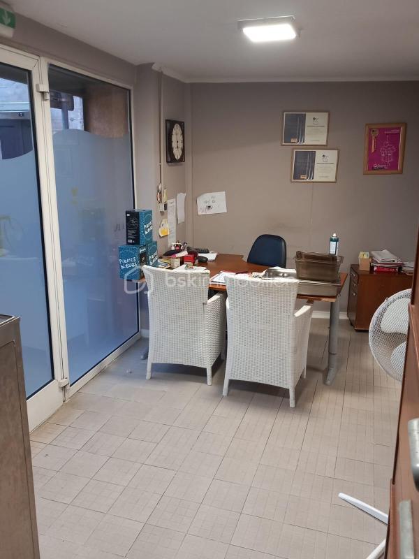 Local commercial - 100 m² - 5 pièces