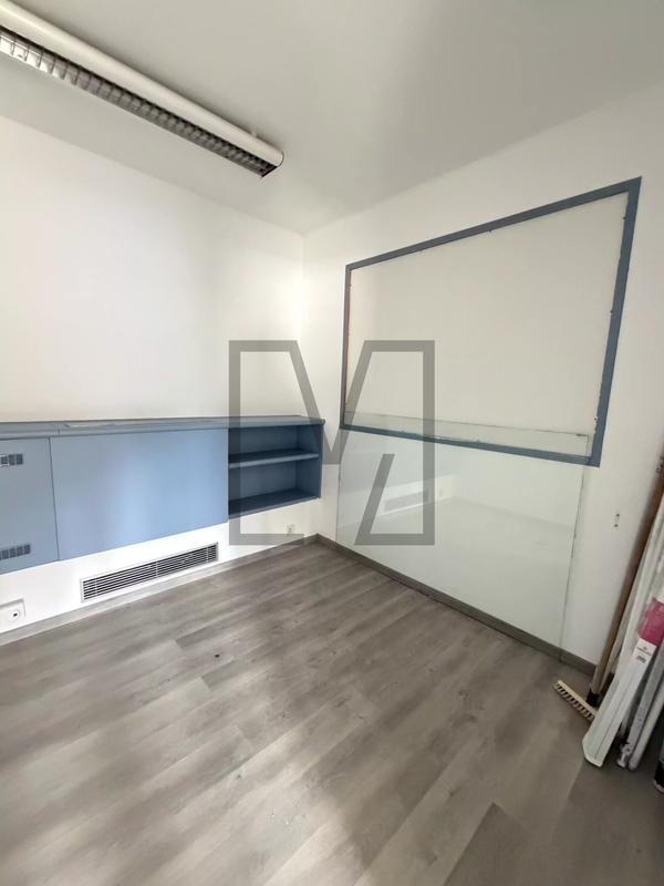 Local d'activités - 94 m² - 4 pièces