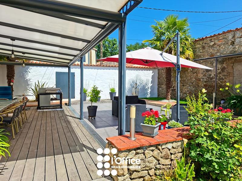 Maison - 299 m² - 11 pièces