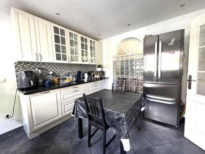 Maison - 168 m² - 7 pièces