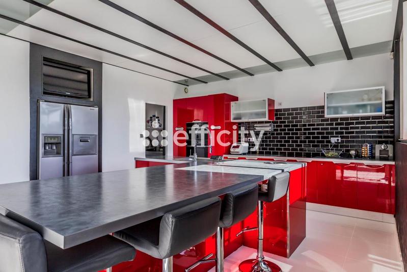 Villa - 260 m² - 9 pièces