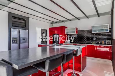 Villa - 260 m² - 9 pièces