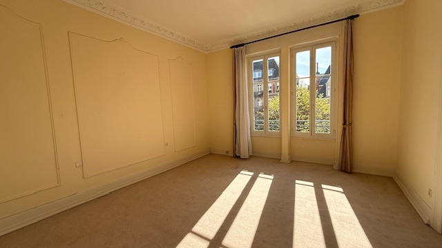 Appartement - 182 m² - 6 pièces