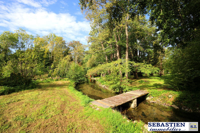 Maison traditionnelle - 239 m² - 11 pièces