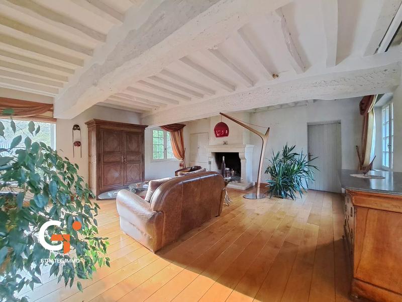 Maison - 361 m² - 10 pièces