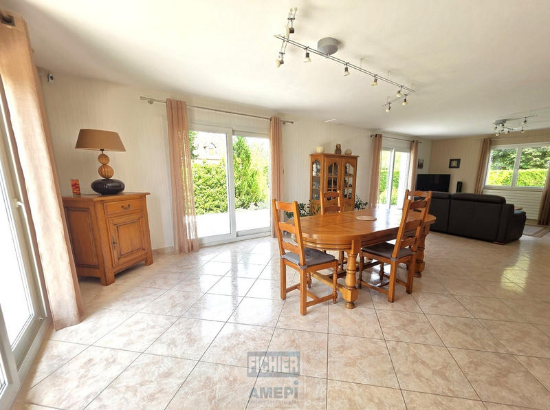 Maison - 226 m² - 8 pièces