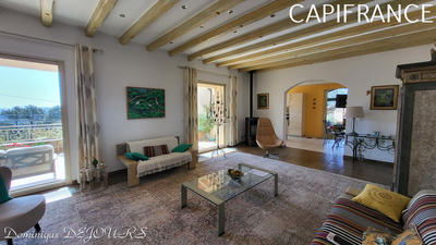 Maison - 250 m² - 8 pièces