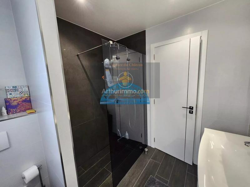 Maison - 233 m² - 11 pièces