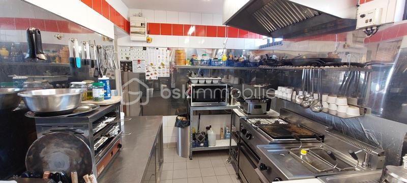 Local commercial - 140 m² - 7 pièces