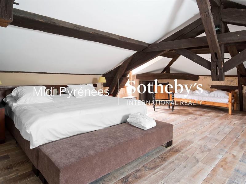 Château - 1 000 m² - 12 pièces