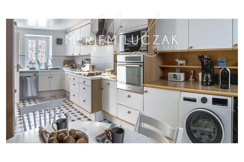 Maison - 180 m² - 7 pièces