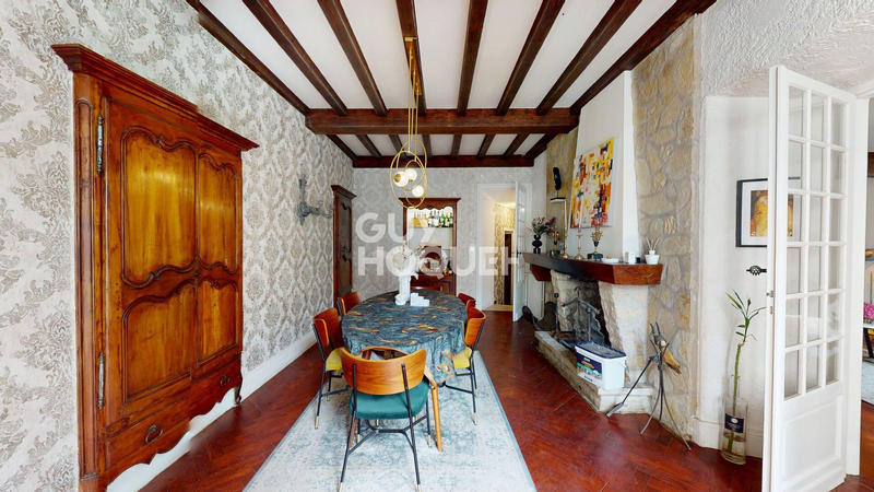 Maison - 270 m² - 10 pièces