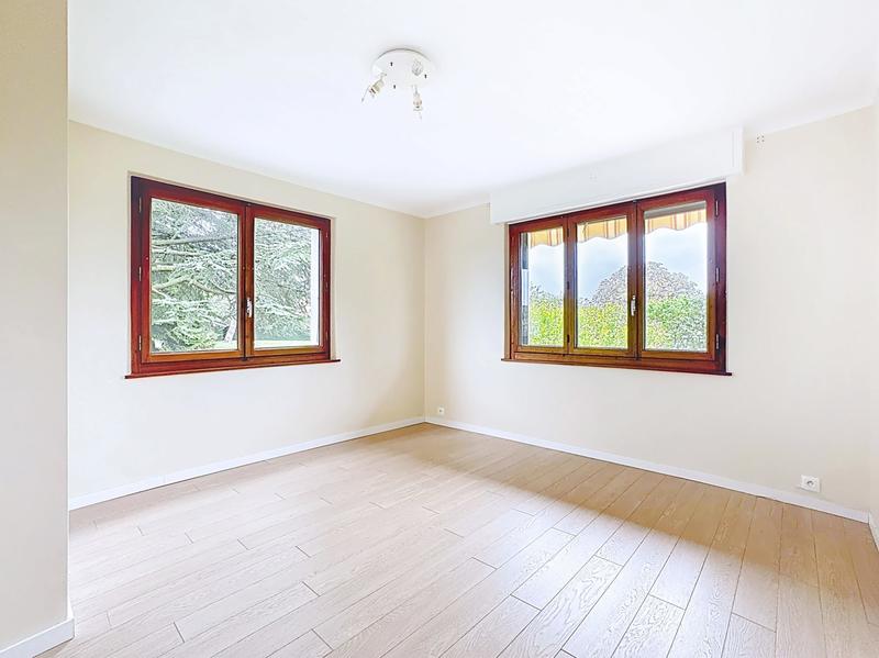 Maison - 184 m² - 8 pièces