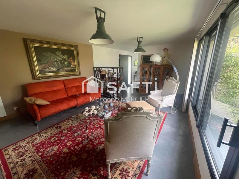 Maison - 220 m² - 8 pièces