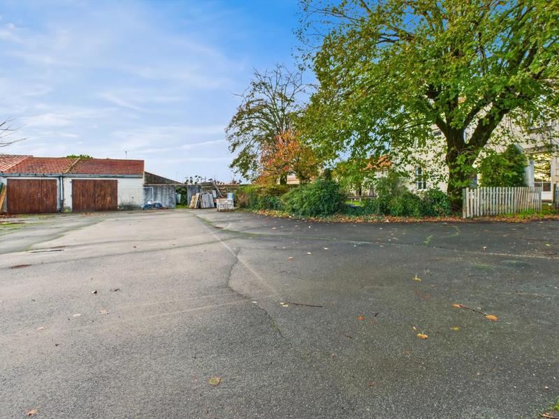 Maison - 210 m² - 10 pièces