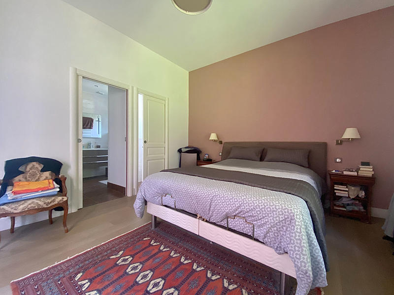 Maison - 230 m² - 7 pièces