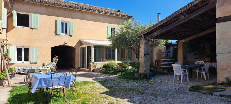 Maison - 350 m² - 8 pièces