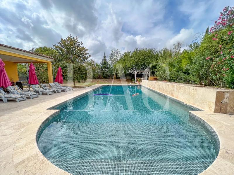 Villa - 310 m² - 8 pièces