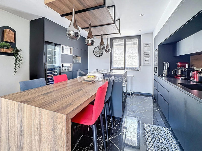 Maison - 274 m² - 9 pièces