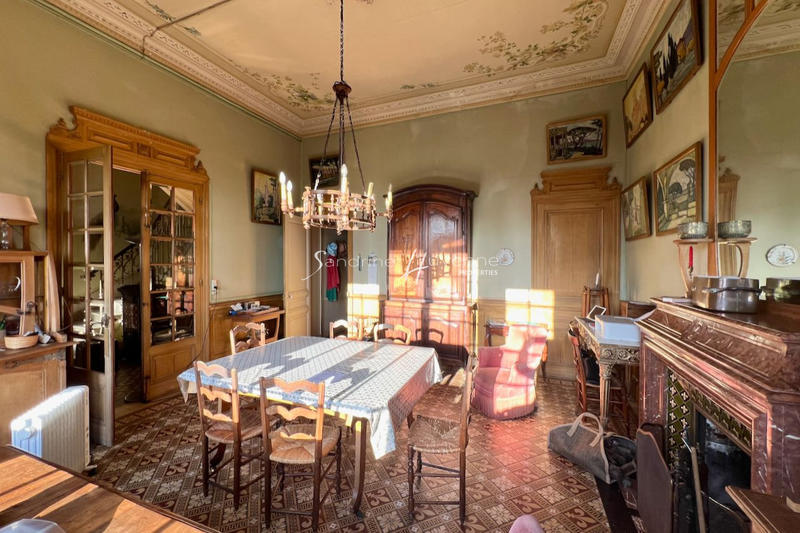 Maison - 334 m² - 10 pièces