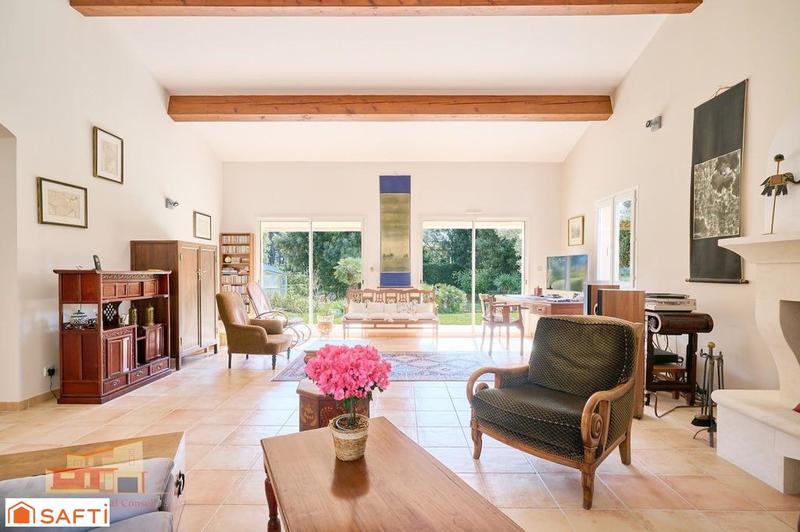 Maison - 203 m² - 6 pièces