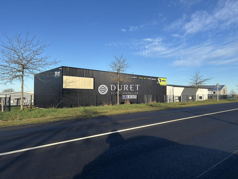 Local d'activités - 303 m²