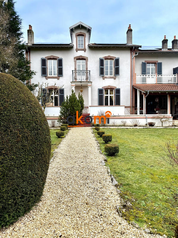 Maison - 430 m² - 8 pièces