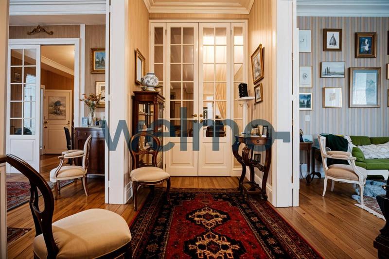Maison - 301 m² - 16 pièces
